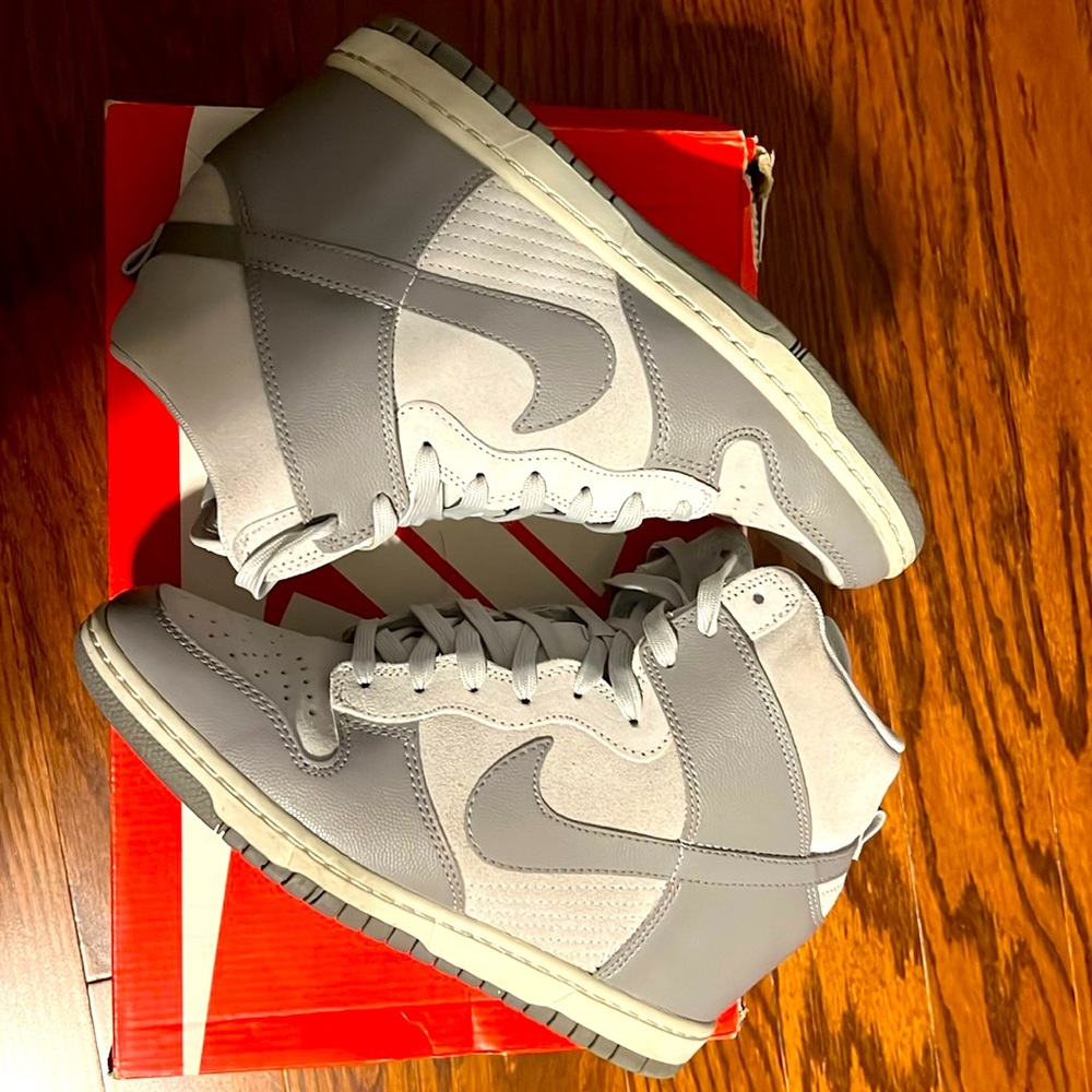 WMNS NIKE DUNK SKY HI